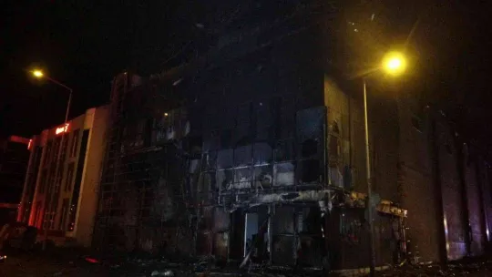 Bursa'da et deposunda çıkan yangın 3 saat sonra söndürüldü
