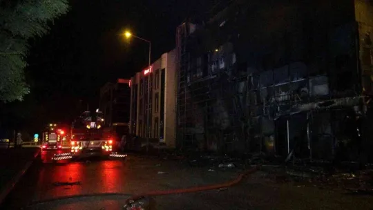 Bursa'da et deposunda çıkan yangın 3 saat sonra söndürüldü