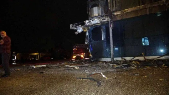 Bursa'da et deposunda çıkan yangın 3 saat sonra söndürüldü