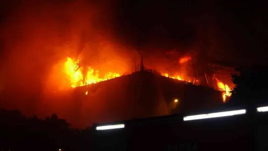 Bursa'da et deposunda korkutan yangın