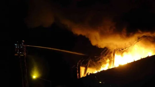 Bursa'da et deposunda korkutan yangın