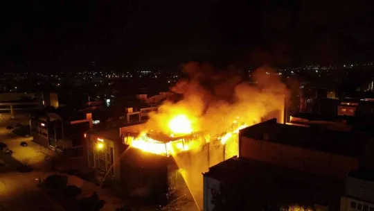 Bursa'da et deposunda korkutan yangın