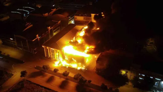 Bursa'da et deposunda korkutan yangın