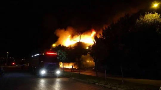 Bursa'da et deposunda korkutan yangın