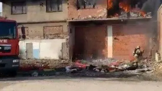 Bursa'da evin alev alev yanma anı kameralarda