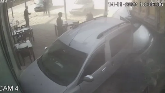 Bursa'da freni boşalan hafriyat kamyonu dehşet saçtı, o anlar kameralarda