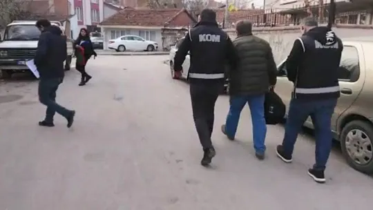 Bursa'da gaygubet evlerine baskın 9 gözaltı