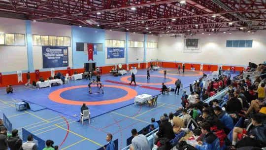 Bursa'da geleneksel Reşit Karabacak serbest güreş turnuvası yapıldı