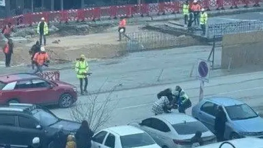 Bursa'da husumetli sürücüler önce birbirlerine çarptı, ardından tekme tokat kavga etti