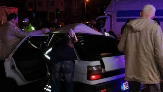 Bursa'da kamyon ile otomobil çarpıştı : 2 yaralı