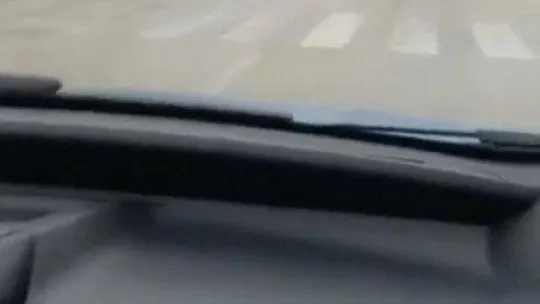 Bursa'da kayganlaşan yolu fırsat bildi, drift atarak ilerledi