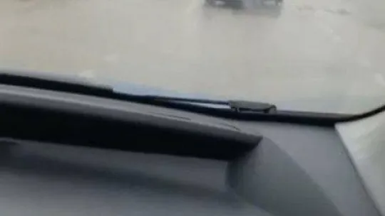 Bursa'da kayganlaşan yolu fırsat bildi, drift atarak ilerledi