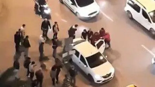 Bursa'da kaza sonucu meydana gelen kavga kameralara yansıdı