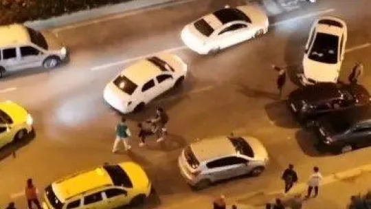 Bursa'da kaza sonucu meydana gelen kavga kameralara yansıdı