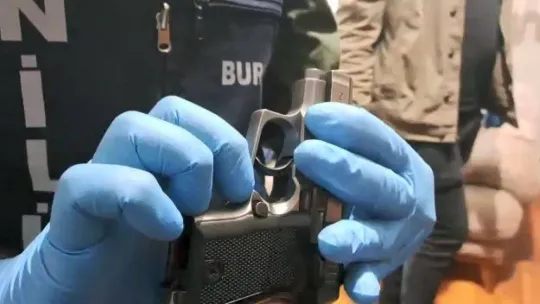 Bursa'da kenevir tarlasına dönen eve baskın