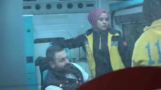 Bursa'da kontrolden çıkan araç bariyerlere çarptı