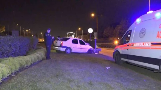 Bursa'da kontrolden çıkan araç bariyerlere çarptı