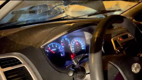 Bursa'da kontrolden çıkan otomobil, park halindeki araçlara çarptı: 1 ağır yaralı