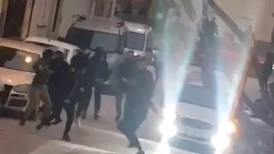 Bursa'da liseli gençlerin kavgası kamerada