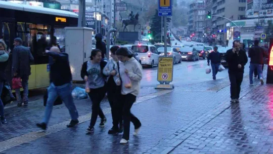 Bursa'da lodos ve yağmur hayatı felç etti