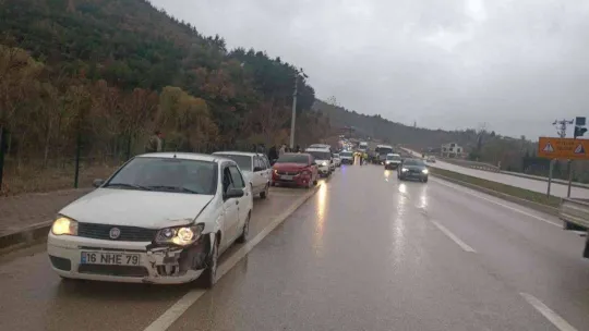 Bursa'da maddi hasarlı zincirleme trafik kazası