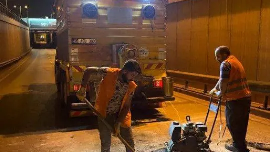 Bursa'da mazgallar gece temizleniyor