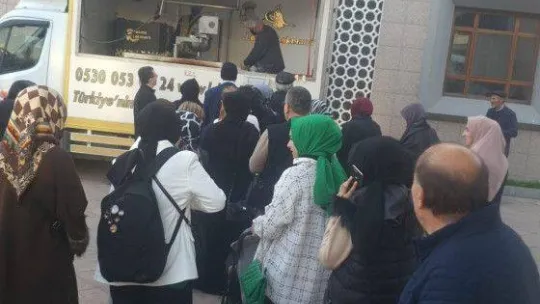 Bursa'da Messi için lokma dağıtıldı