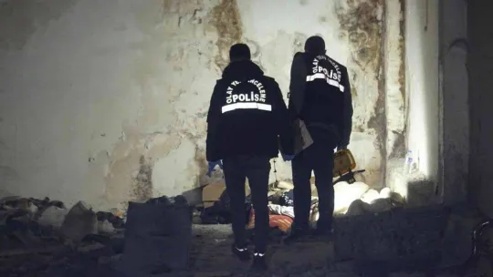 Bursa'da metruk binada şüpheli ölüm