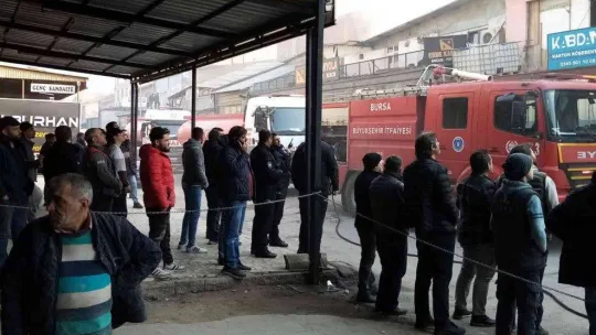 Bursa'da mobilya imalathanesinde yangın