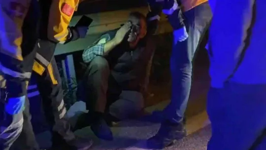 Bursa'da önünü kestikleri kamyonun şoförünü dövüp hastanelik ettiler