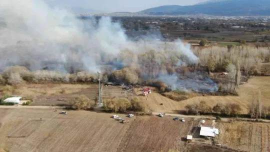 Bursa'da ormanlık alanda korkutan yangın havadan görüntülendi
