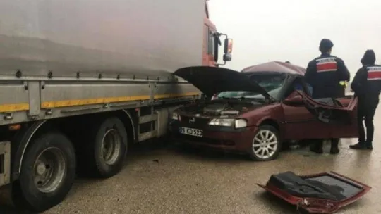 Bursa'da otomobil ile kamyon çarpıştı: 5 ölü