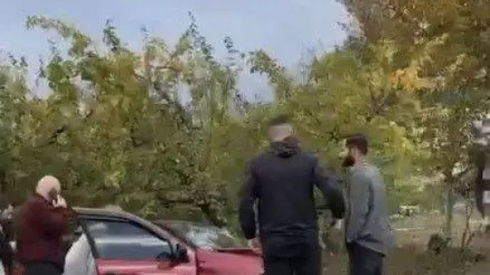 Bursa'da otomobiller kafa kafaya çarpıştı, ortalık savaş alanına döndü