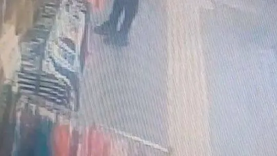 Bursa'da pes dedirten hırsızlık...Eşofman çalarak kayıplara karıştı