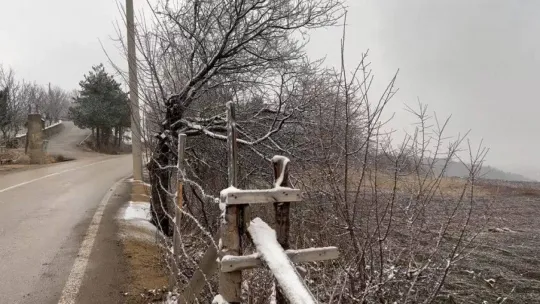Bursa'da şehir merkezinin yüksek kesimlerine yılın ilk karı yağdı
