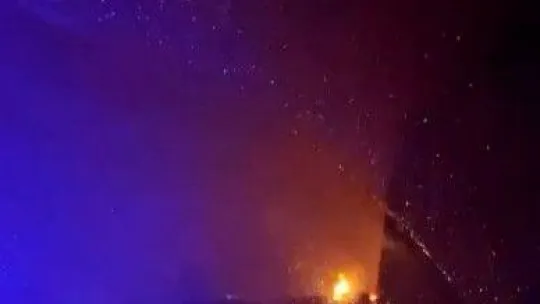 Bursa'da seyir halindeki kamyonet alev alev yandı