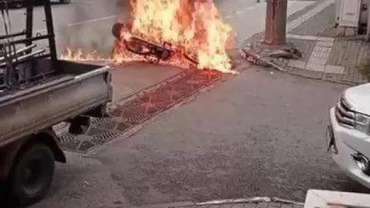 Bursa'da seyir halindeki motosiklet alev topuna döndü