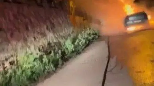 Bursa'da seyir halindeki otomobil alev alev yandı