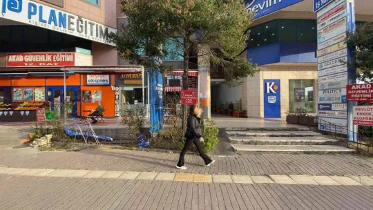 Bursa'da şiddetli lodos hayatı olumsuz etkiliyor