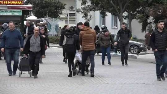 Bursa'da şiddetli lodos hayatı felç etti