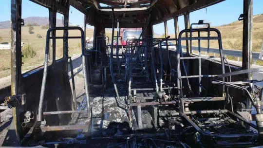 Bursa'da tamir için yola çıkan minibüs alev alev yandı