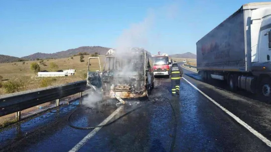 Bursa'da tamir için yola çıkan minibüs alev alev yandı