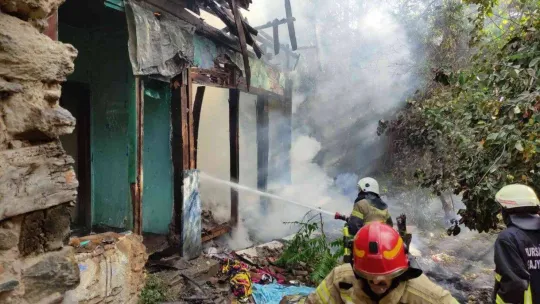 Bursa'da tarihi bina küle döndü