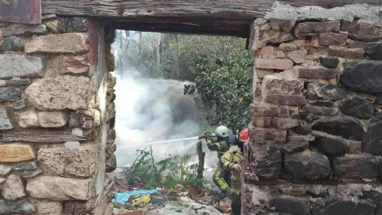 Bursa'da tarihi bina küle döndü