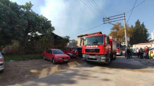 Bursa'da tarihi bina küle döndü