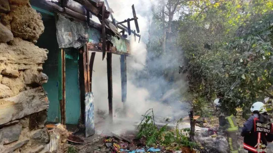 Bursa'da tarihi bina küle döndü