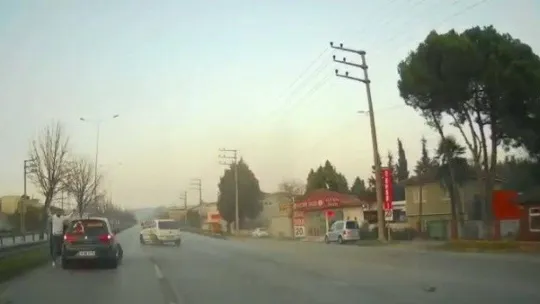 Bursa'da trafik kazaları kameralara yansıdı