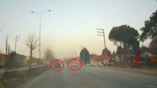 Bursa'da trafik kazaları kameralara yansıdı