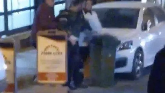 Bursa'da trafikte sinirler gergin...Yol verme yüzünden bıçak çekti