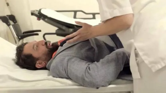 Bursa'da ünlü oyuncunun da aralarında bulunduğu 15 kişi yedikleri mantardan zehirlendi